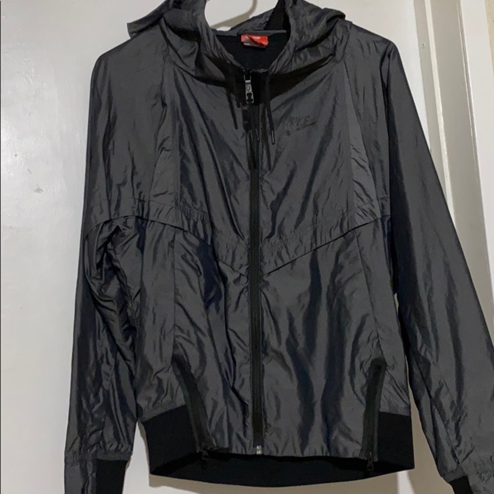 NIKE WINDBREAKER - MEDIUM